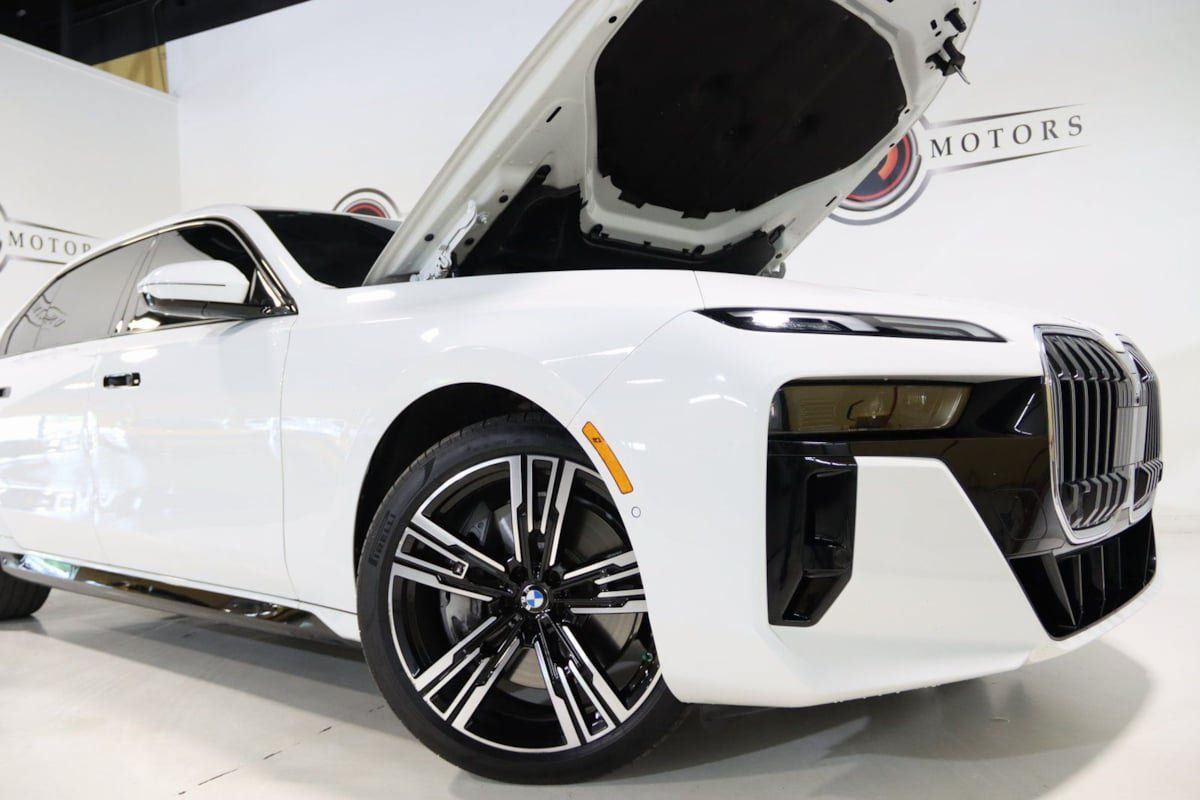 Used 2023 BMW 760i xDrive AWD/4WD image 81