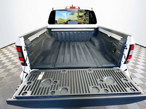 Used 2025 Nissan Frontier SV w/ SV Convenience Package image 23