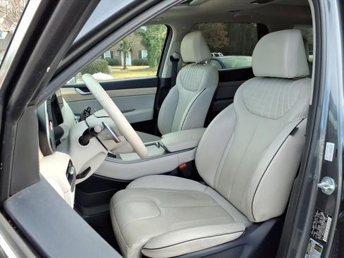 Used 2024 Hyundai Palisade Limited image 3