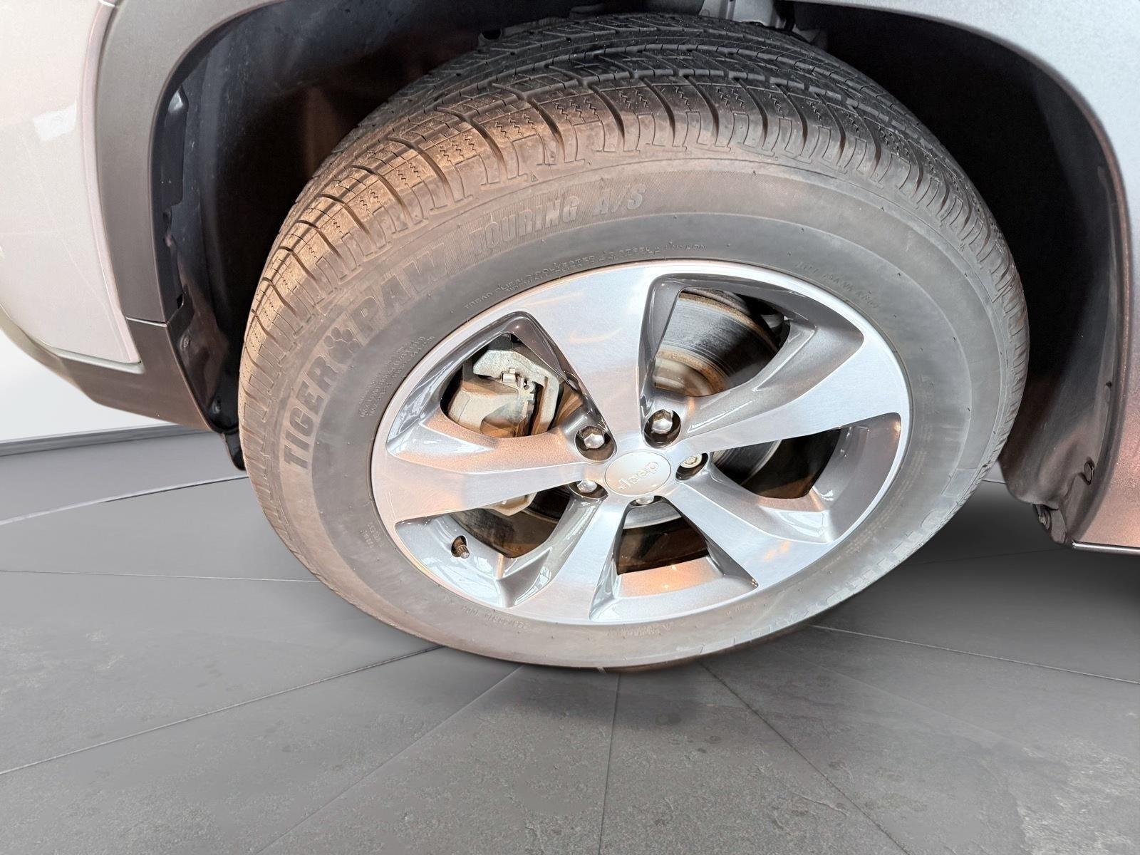 Used 2019 Jeep Cherokee Limited AWD/4WD image 43