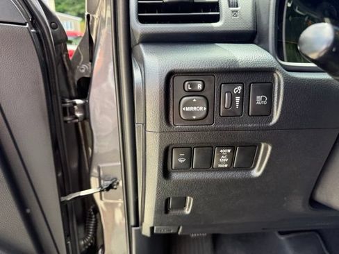 Used 2020 Toyota 4Runner SR5 Premium w/ Moonroof Package AWD/4WD image 25
