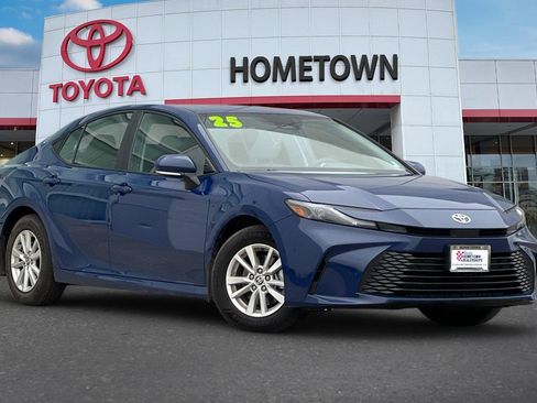 Used 2025 Toyota Camry LE w/ Convenience Package image 2