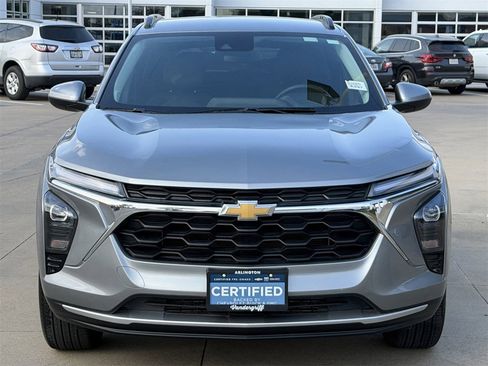Certified 2025 Chevrolet Trax LT w/ LT Convenience Package image 8