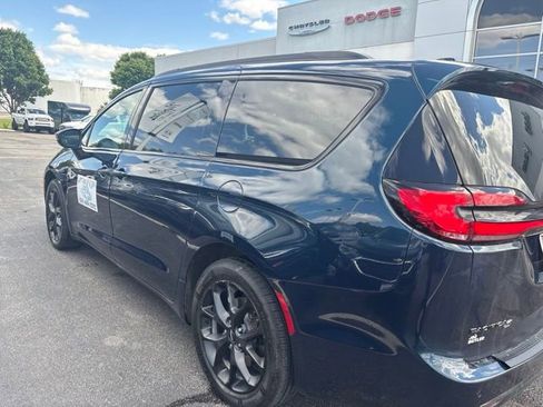 Used 2023 Chrysler Pacifica Touring-L w/ S Appearance Package AWD/4WD image 30