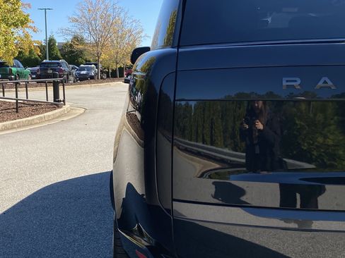 Used 2023 Land Rover Range Rover Long Wheelbase SE image 45