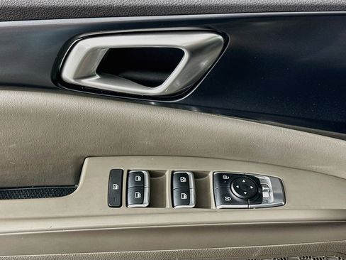 Used 2025 Kia Carnival FWD image 15