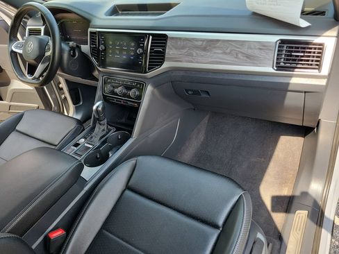 Used 2023 Volkswagen Atlas Cross Sport SE FWD image 16