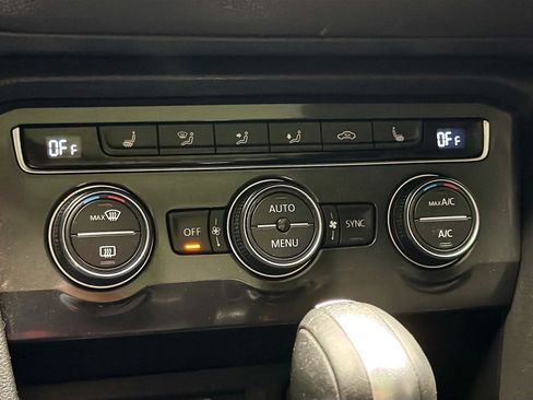 Used 2019 Volkswagen Tiguan SEL FWD image 10