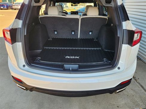 Used 2025 Acura RDX SH-AWD image 18