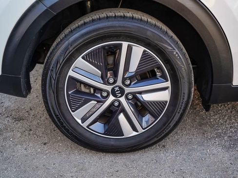 Used 2021 Kia Niro LXS image 7