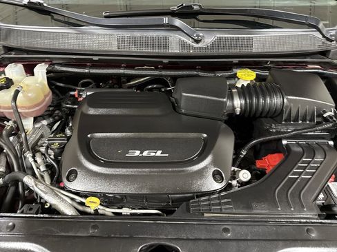 Used 2018 Chrysler Pacifica Limited image 27