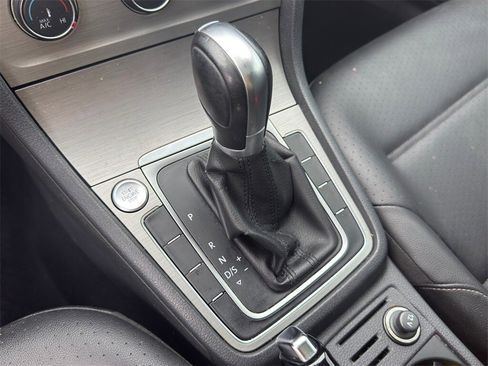 Used 2017 Volkswagen Golf Wolfsburg Edition image 24