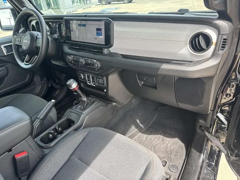Used 2026 Jeep Wrangler Sport AWD/4WD image 9