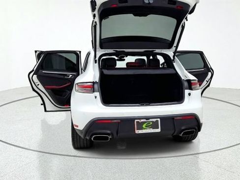 Used 2024 Porsche Macan w/ Premium Plus Package AWD/4WD image 17