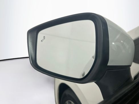 Used 2025 Nissan Versa SV FWD image 16