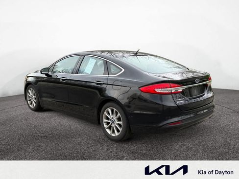 Used 2017 Ford Fusion SE w/ Fusion SE Technology Package image 3