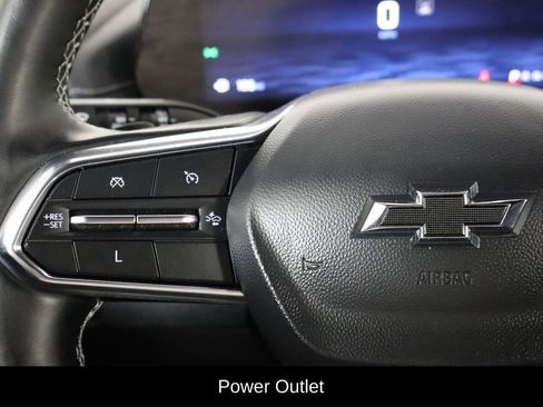 Used 2025 Chevrolet Traverse LT w/ Midnight/Sport Edition image 8