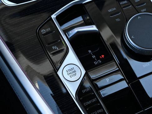 Used 2026 BMW X7 M60i AWD/4WD image 19