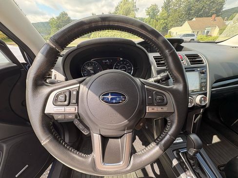 Used 2017 Subaru Forester 2.5i Touring AWD/4WD image 11