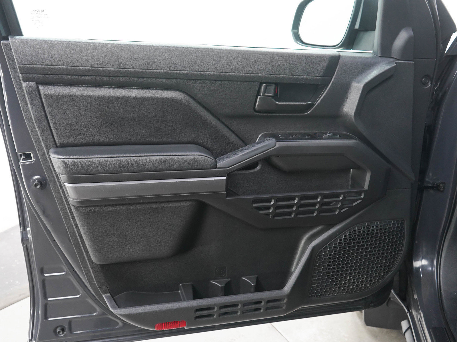 Used 2025 Toyota Tacoma SR5 AWD/4WD image 20