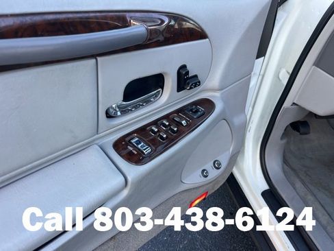 Used 2000 Lincoln Town Car Executive image 8