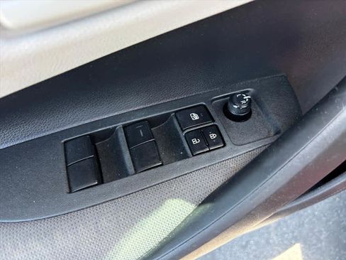 Used 2022 Toyota Corolla LE FWD image 22