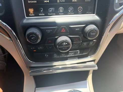 Used 2017 Jeep Grand Cherokee Limited w/ Trailer Tow Group IV RWD image 10
