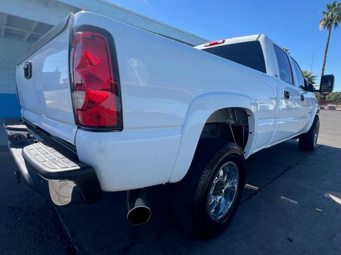 Used 2005 Chevrolet Silverado 2500 LT w/ Heavy-Duty Power Package RWD image 6