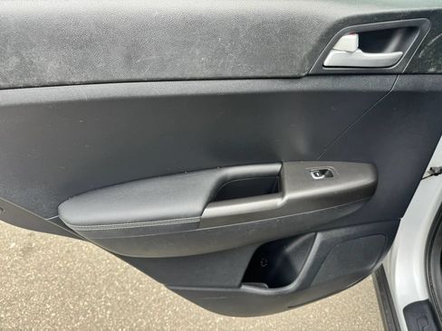 Used 2017 Kia Sportage LX FWD image 23