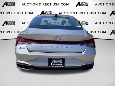 Used 2022 Hyundai Elantra SE w/ Cargo Package FWD image 5