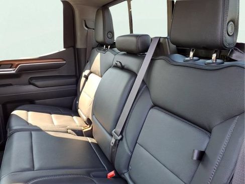 Used 2023 GMC Sierra 1500 Denali AWD/4WD image 9