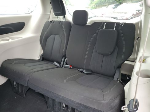 Used 2023 Chrysler Voyager LX image 12