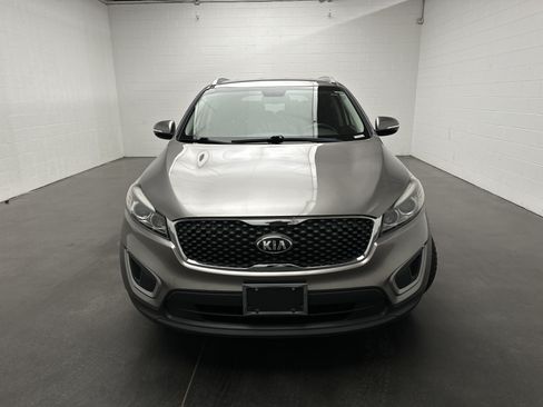 Used 2017 Kia Sorento FWD w/ LX Convenience Package image 3
