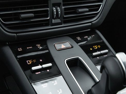 Used 2026 Porsche Macan AWD/4WD image 25