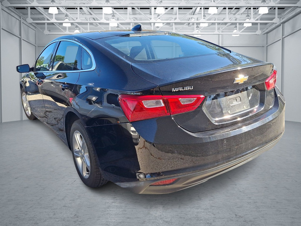 Used 2024 Chevrolet Malibu LT FWD image 2