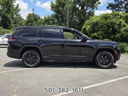 Used 2024 Jeep Grand Cherokee L Laredo RWD image 6