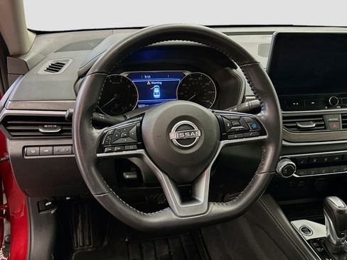 Used 2023 Nissan Altima 2.5 SV w/ SV Premium Package image 18