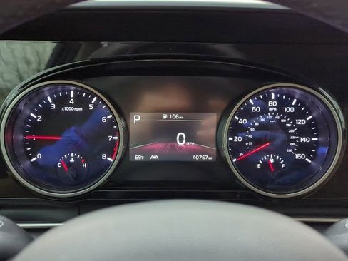 Used 2024 Kia Carnival EX image 12