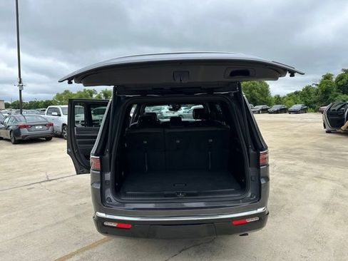 Used 2022 Jeep Wagoneer Series II RWD image 16