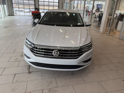 Used 2019 Volkswagen Jetta S image 2