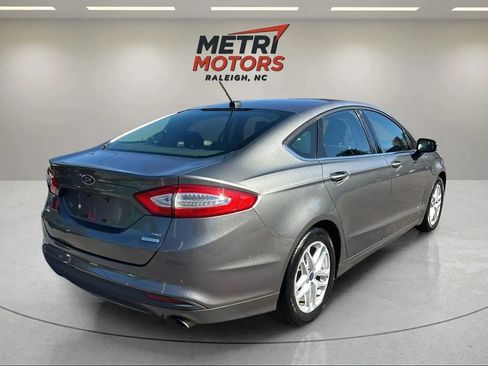Used 2014 Ford Fusion SE image 4