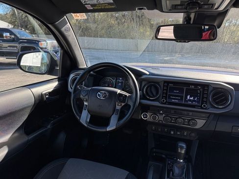 Used 2022 Toyota Tacoma TRD Off-Road image 26