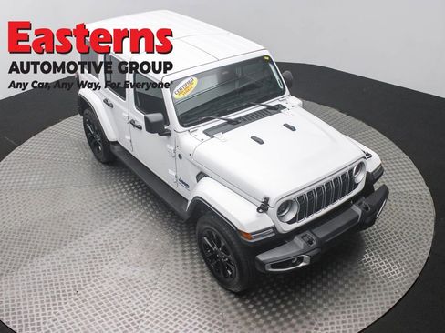 Used 2025 Jeep Wrangler Unlimited Sahara image 3