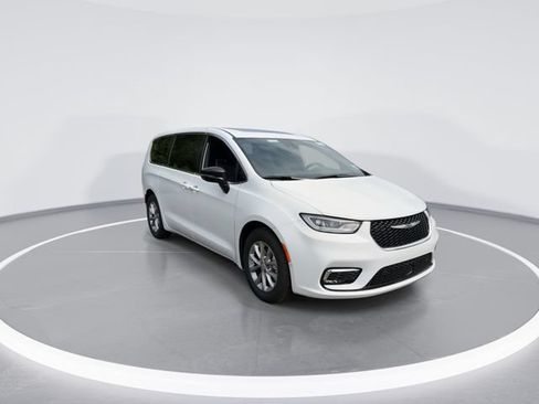 New 2026 Chrysler Pacifica Limited FWD image 2