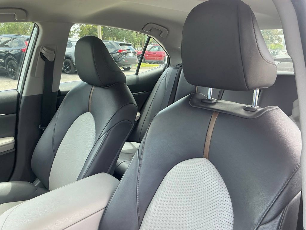 Used 2020 Toyota Camry XLE FWD image 28