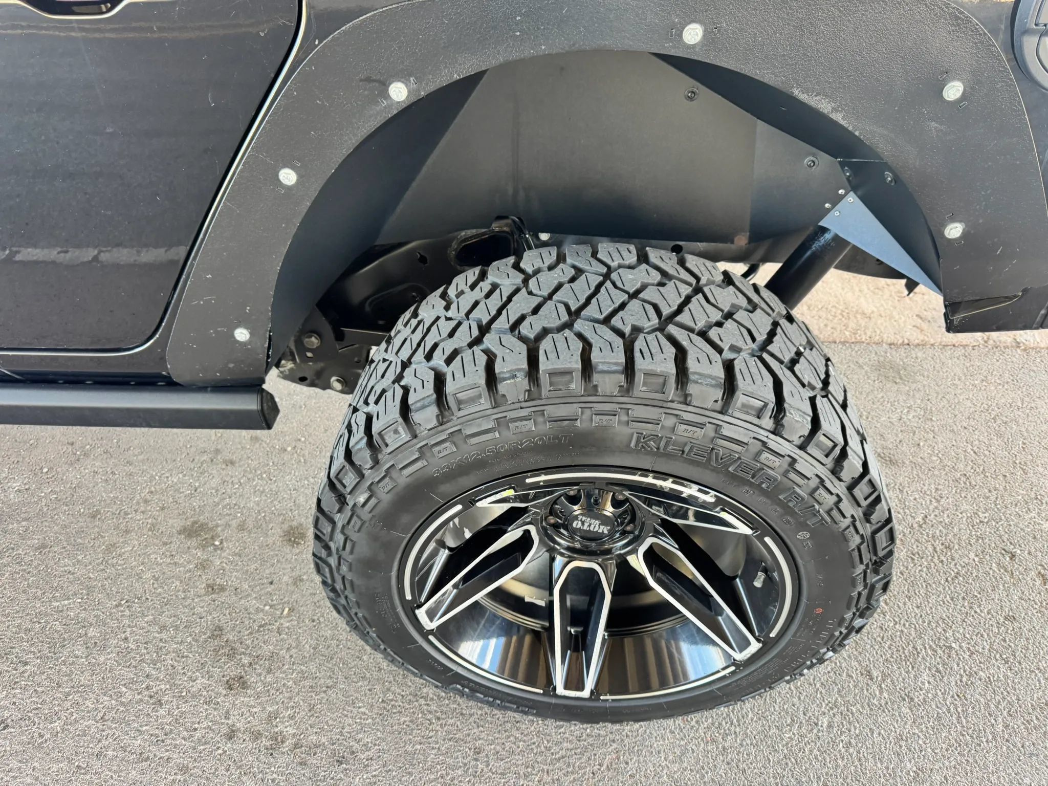 Used 2020 Jeep Wrangler Unlimited Sahara AWD/4WD image 28