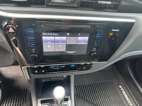 Used 2017 Toyota Corolla SE FWD image 14