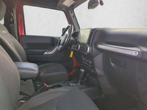 Used 2017 Jeep Wrangler Sahara image 15