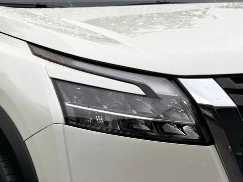 Used 2024 Nissan Pathfinder SL AWD/4WD image 8
