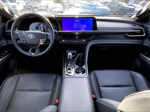Used 2025 Toyota Crown Platinum image 21